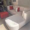 Canapé d'angle beige clair 5-6 places avec pouf rouge thumb 3