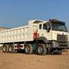 Camion benne Howo 8X4 thumb 3