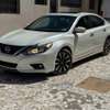 Nissan Altima thumb 2