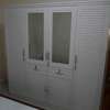 Armoire marron blanc et noire thumb 8