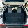 Land Rover Discovery Sport blanc jantes noires SUV thumb 7