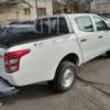 Mitsubishi l200 2018 thumb 3