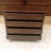 Commode thumb 1