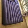 Matelas gonflable 2 places + 2 oreillers thumb 1