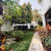 Villa R+2 avec jardin à louer aux almadies thumb 1