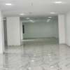 Showroom de 352 m² au point E thumb 13