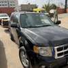 Ford Escape SUV noir spacieux et polyvalent thumb 2
