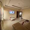 Villa moderne spacieuse 3 niveaux avec garage double thumb 2