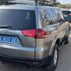 Mitsubshi pajero thumb 3
