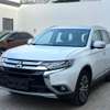 Mitsubishi Outlander 2017 thumb 3