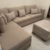 Canapé d'angle blanc cassé avec pouf orange design thumb 3