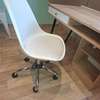 CHAISE BLANCHE AVEC ROUES thumb 0