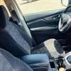 Nissan Rogue SUV noir polyvalent et spacieux thumb 4
