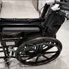 Fauteuil roulant pliable cadre métal roues pivotantes thumb 1
