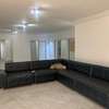 3 chambres salon à louer en face King fahd thumb 3