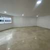 Espace bureau lumineux grand volume avec vue ville thumb 4