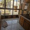 A louer un grand appartement thumb 2