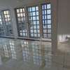 A louer un grand appartement thumb 6