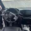 Honda Pilot SUV blanc spacieux fenêtres teintées thumb 4