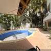 Villa de 750m2 à louer aux Almadies thumb 1
