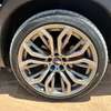 BMW X5 SUV noir spacieux performance thumb 7