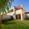 Villa familiale moderne avec jardin et loisirs thumb 3