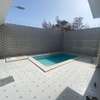 Villa piscine lac rose en face du lac thumb 4