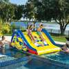 Aire de jeux aquatique gonflable avec glissade thumb 1