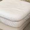 Pouf cuir blanc moelleux confortable salon thumb 0