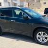 Nissan Rogue SUV noir polyvalent et spacieux thumb 3