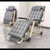 Fauteuil relax gris avec repose-pieds et coussin épais thumb 3