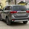Mitsubishi Outlander 2018Gris SUV spacieux fiable thumb 8