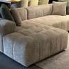 Canapé d'angle blanc cassé avec pouf orange design thumb 2