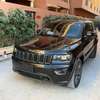 Jeep Grand Cherokee SUV noir robuste et spacieux thumb 3