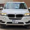 BMW X5 SUV blanc spacieux et performant thumb 0