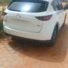 Mazda CX-5 SUV blanc spacieux et fiable thumb 8