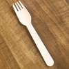 Kit de couverts jetables en bois + mouchoir thumb 3