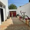 Propriétaire vend superbe villa a Saly thumb 5