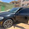 BMW X5 SUV noir spacieux performance thumb 1