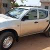 MITSUBISHI L 200 thumb 5