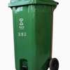 Poubelle à pédale 100 litres en plastique vert avec roues thumb 2