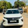 Mitsubishi L200 pick-up double cabine blanc thumb 1