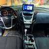 Chevrolet SUV blanc spacieux et confortable thumb 2