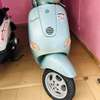 Vespa vintage bleu clair scooter fiable urbain thumb 0