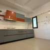 Appartement moderne lumineux avec grandes baies vitrées thumb 4