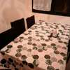 Table avec six chaises thumb 1