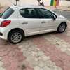 Peugeot 207 blanche compacte fiable et économique thumb 1