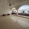 Villa moderne à louer aux Almadies derrière casino cap vert thumb 11