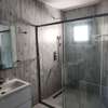 Appartement f4 haut standing au point E avec salle de sport thumb 4