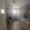 Appartement a louer point E thumb 5